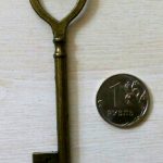 Подвеска металлическая "Ключик с сердцем", цвет бронза
