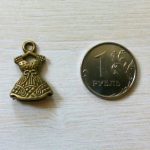 Подвеска металлическая "Платьице на вешалке", цвет бронза