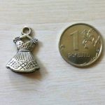 Подвеска металлическая "Платьице на вешалке", цвет серебро
