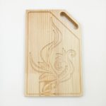Доска разделочная деревянная с резным рисунком "Лилия"
